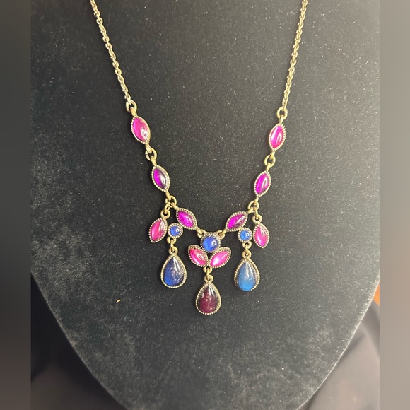 AVON SAQ VTG Brass tone metal necklace with multi colored pendants. - Picture 2 of 6